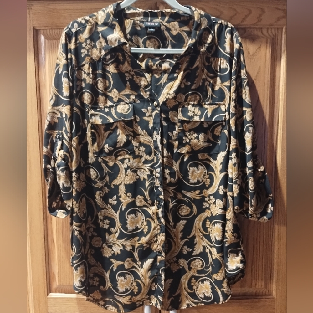 Torrid Plus Gold and Black Floral Button Front Blouse with Roll Up Sleeves